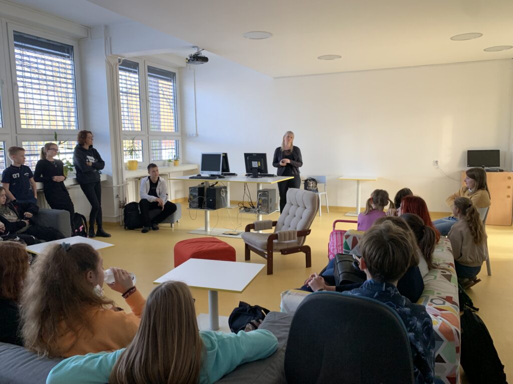 Ve studovně se recitovalo o 106