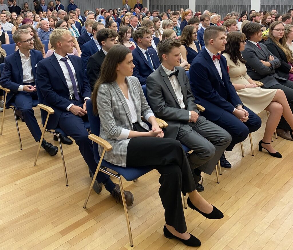 Předání maturitních vysvědčení